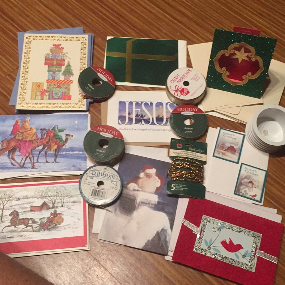 39-piece NWT BOGO holiday cards/envelopes & ribbon